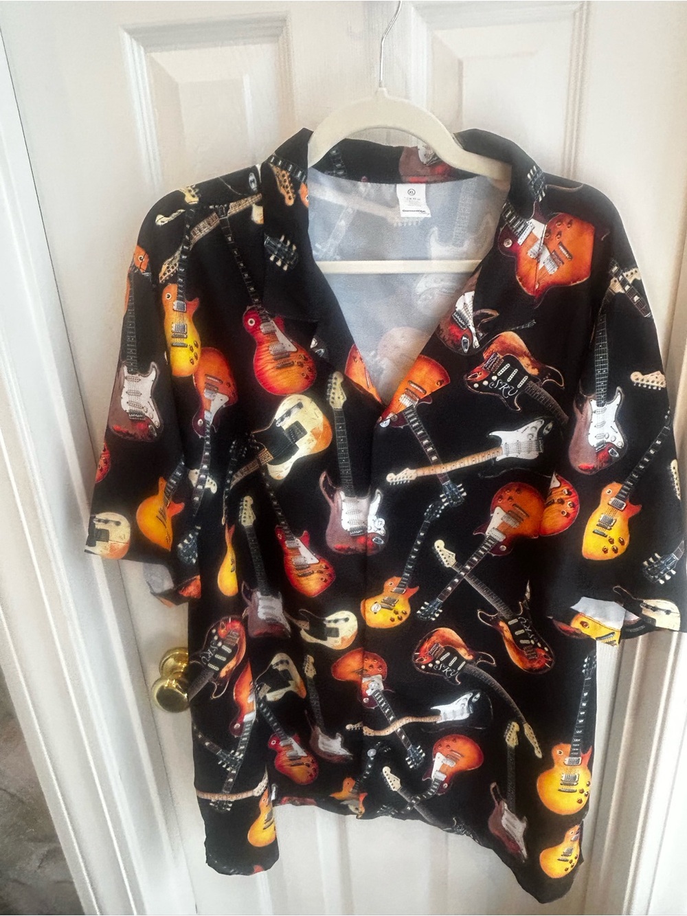 Men’s XL Black Guitar Print Short Sleeve Shirt
